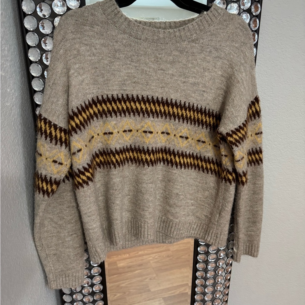 Cozy Knit Sweater with Geometric Pattern